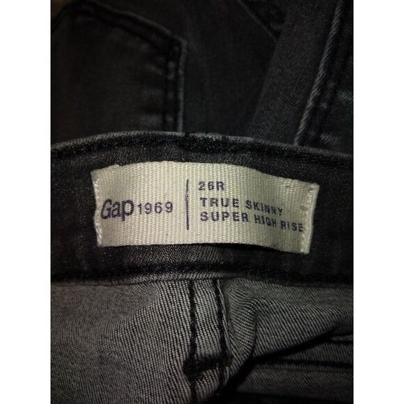 Gap 1969 True Skinny High Rise Gray Denim Pants Size 26R measures 26x27.5 - Picture 7 of 9
